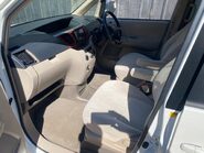 Toyota Noah 2 13