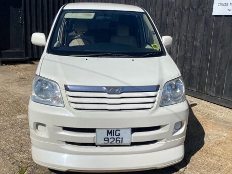 Toyota Noah 2 3