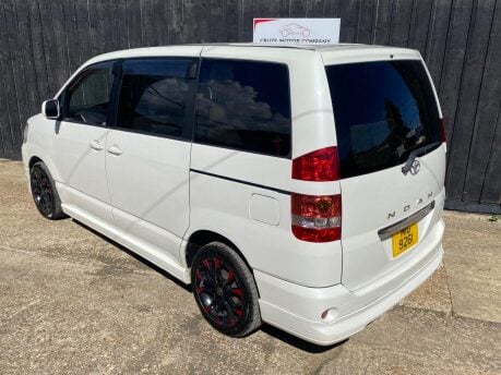 Toyota Noah 2 4