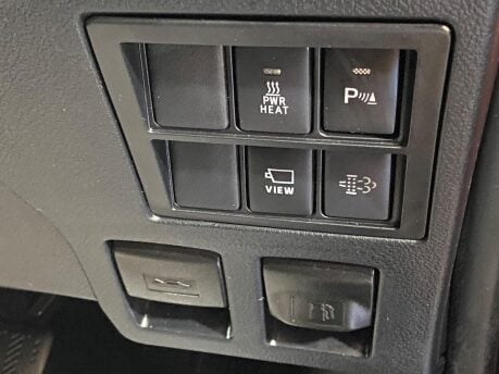 Toyota Hilux INVINCIBLE X 4WD D-4D DCB 31