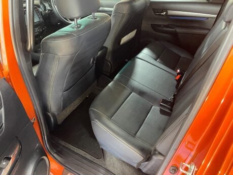 Toyota Hilux INVINCIBLE X 4WD D-4D DCB 29