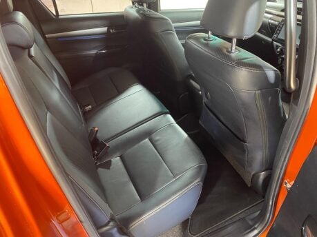 Toyota Hilux INVINCIBLE X 4WD D-4D DCB 36