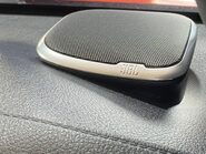 Toyota Hilux INVINCIBLE X 4WD D-4D DCB 32
