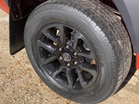 Toyota Hilux INVINCIBLE X 4WD D-4D DCB 18
