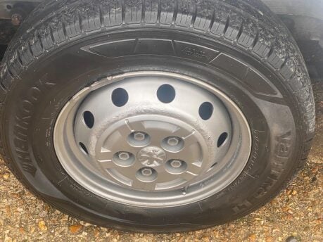 Peugeot Boxer BLUEHDI 333 L1H1 PROFESSIONAL P/V 24