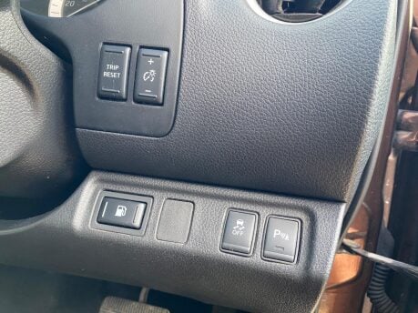 Nissan Navara DCI TEKNA 4X4 SHR DCB 26