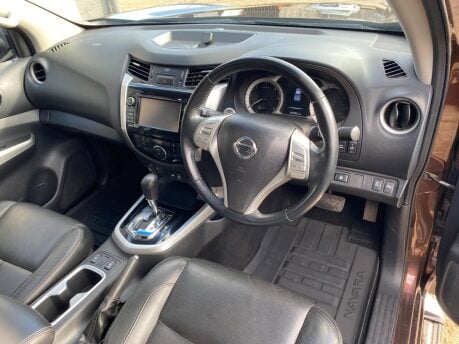 Nissan Navara DCI TEKNA 4X4 SHR DCB 7