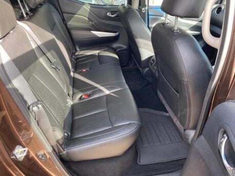 Nissan Navara DCI TEKNA 4X4 SHR DCB 31