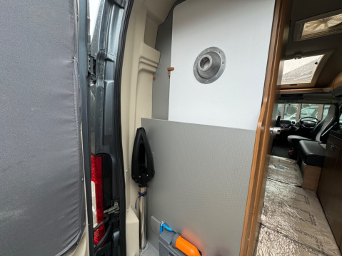 Auto-Trail V-Line 600 2 BERTH HIGH TOP, HIGH SPECIFICATION MODEL 33