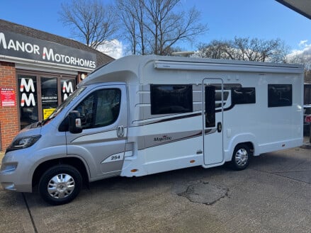 Elddis Majestic 254 FIXED ISLAND BED, 4 BERTH LOW MILEAGE 