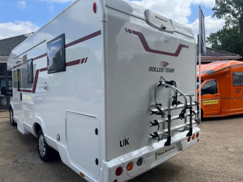 Roller Team Zefiro 696 FIXED BED, REAR BEDROOM 4 BERTH COACH BUILT 3