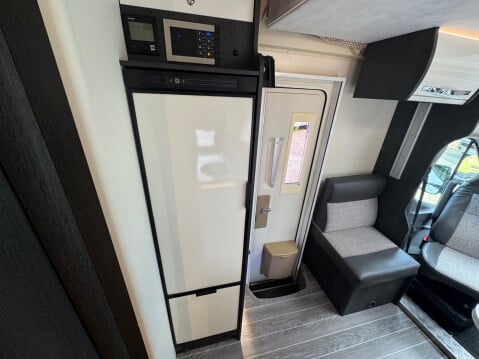 Roller Team Zefiro 696 FIXED BED, REAR BEDROOM 4 BERTH COACH BUILT 17