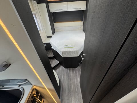 Roller Team Zefiro 696 FIXED BED, REAR BEDROOM 4 BERTH COACH BUILT 25