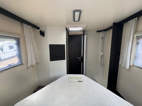 Roller Team Zefiro 696 FIXED BED, REAR BEDROOM 4 BERTH COACH BUILT 27
