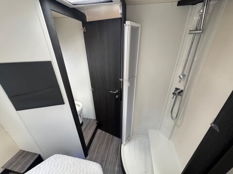Roller Team Zefiro 696 FIXED BED, REAR BEDROOM 4 BERTH COACH BUILT 30