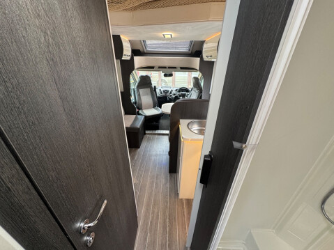 Roller Team Zefiro 696 FIXED BED, REAR BEDROOM 4 BERTH COACH BUILT 31