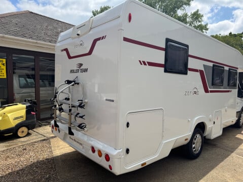 Roller Team Zefiro 696 FIXED BED, REAR BEDROOM 4 BERTH COACH BUILT 37