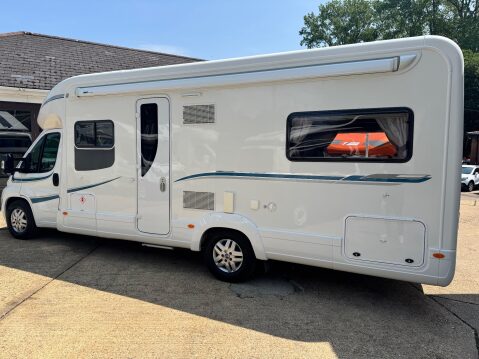 Auto-Trail Frontier SCOUT 4 AUTOMATIC VERY LOW MILEAGE 2