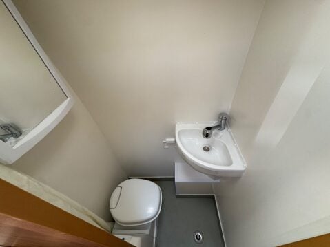 AJW Leisure 4 Berth High Top REAR BUNKS, SHOWER, NICE SPEC 25