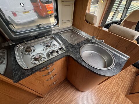 Burstner Aviano I684 4 BERTH FIXED BED A CLASS 13