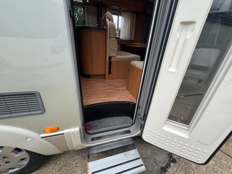 Burstner Aviano I684 4 BERTH FIXED BED A CLASS 6