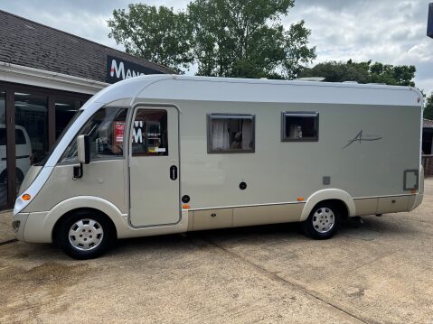 Burstner Aviano I684 4 BERTH FIXED BED A CLASS 1