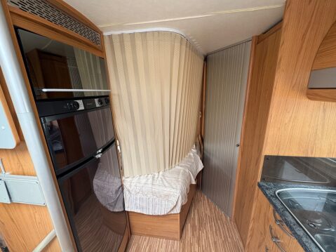 Burstner Aviano I684 4 BERTH FIXED BED A CLASS 22