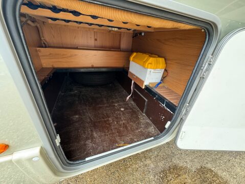 Burstner Aviano I684 4 BERTH FIXED BED A CLASS 31