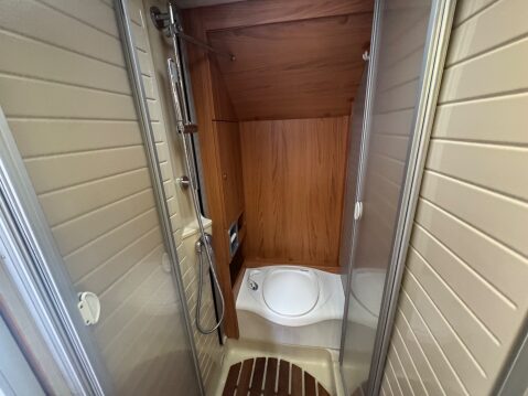 Burstner Aviano I684 4 BERTH FIXED BED A CLASS 20
