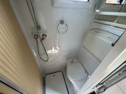 Romahome R40 ONLY 19,000 MILES, 4 BERTH 6 BELTS 24