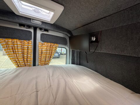 Volkswagen Crafter FIXED BED, 2 BERTH HIGH TOP CAMPER VAN 19