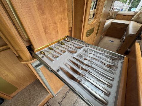 IH Motorhomes TIO RL AUTOMATIC MAXI 160 BHP 16