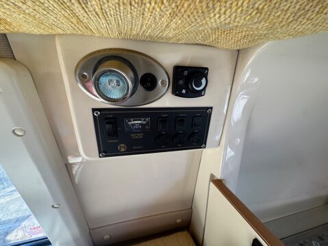 Romahome R20 HY LO ELEVATING ROOF 4 BELTS 17