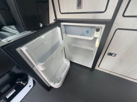 Volkswagen Transporter WEST DUBS 4 BERTH 5 BELT CAMPER VAN 10