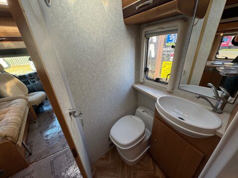 Autocruise Oakmont ISLAND BEDROOM, 4 BERTH COACH BUILT 21