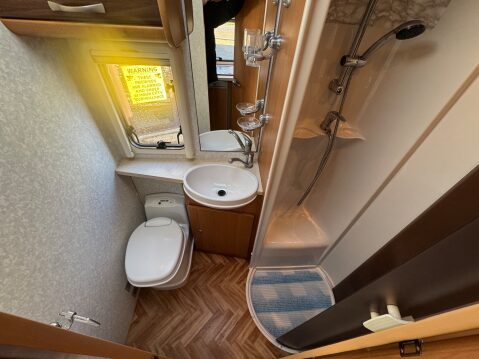 Autocruise Oakmont ISLAND BEDROOM, 4 BERTH COACH BUILT 20