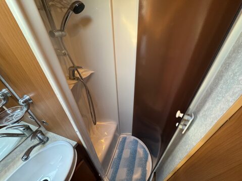 Autocruise Oakmont ISLAND BEDROOM, 4 BERTH COACH BUILT 22