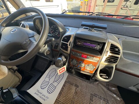 Hymer B544 4 BERTH A CLASS DROP DOWN BED 17