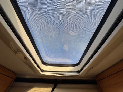 Hymer B544 4 BERTH A CLASS DROP DOWN BED 16