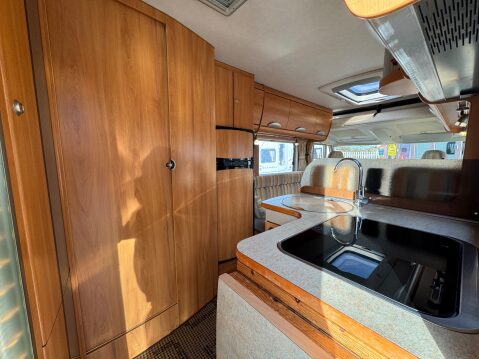 Hymer B544 4 BERTH A CLASS DROP DOWN BED 10
