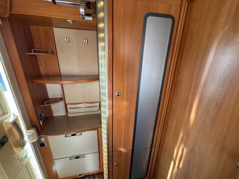 Hymer B544 4 BERTH A CLASS DROP DOWN BED 21