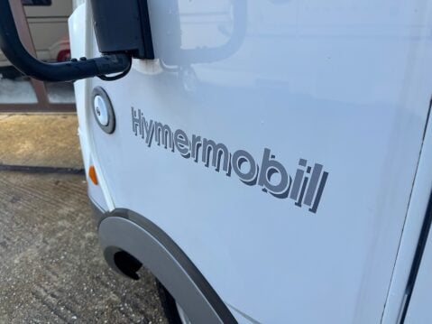 Hymer B544 4 BERTH A CLASS DROP DOWN BED 5