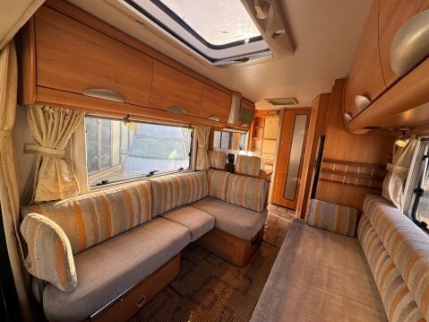 Hymer B544 4 BERTH A CLASS DROP DOWN BED 18