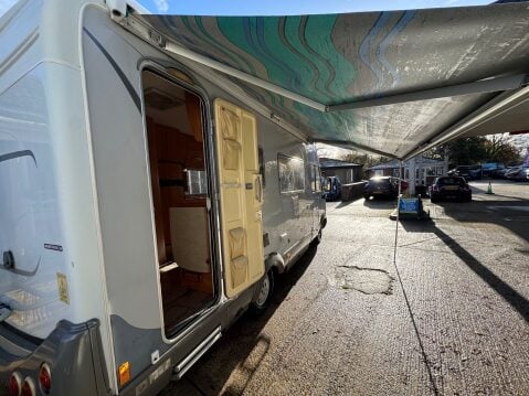 Hymer B544 4 BERTH A CLASS DROP DOWN BED 27