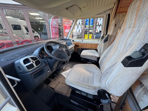 Hymer B544 4 BERTH A CLASS DROP DOWN BED 6