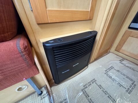 Elddis Autoquest 155 LOW PROFILE 2 BERTH COACH BUILT 18