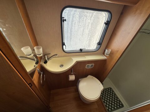 Auto-Trail Tribute T-715 SPORT EDITION FIXED BED LOW PROFILE 21