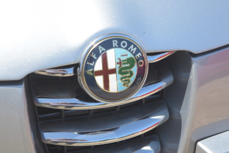 Alfa Romeo 147 JTD 8V LUSSO 1