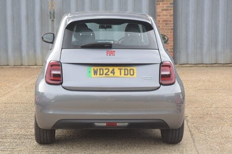 Fiat 500e Red 32