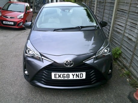 Toyota Yaris VVT-I ICON TECH ONLY 18,000 MILES FROM NEW 5